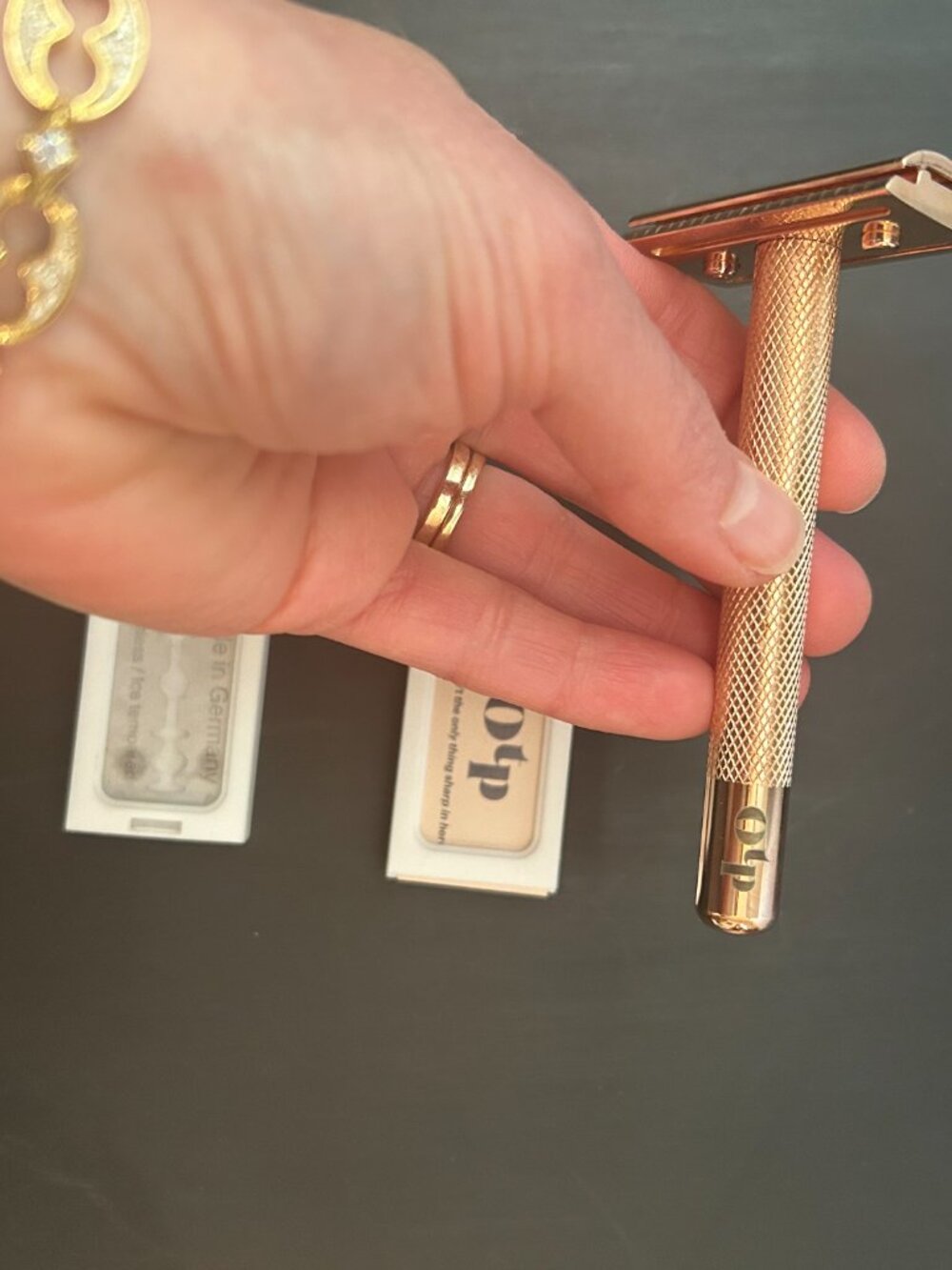 Oui The People Sensitive Skin Safety Razor Stainless Steel Rose Gold - Picture 6 of 9